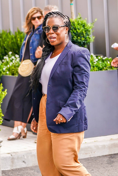 NEW YORK - SEPTEMBER 7, 2019: American actress Uzo Aduba on the blue carpet before 2019 US Open women's final match at National Tennis Center in New York - Foto, afbeelding