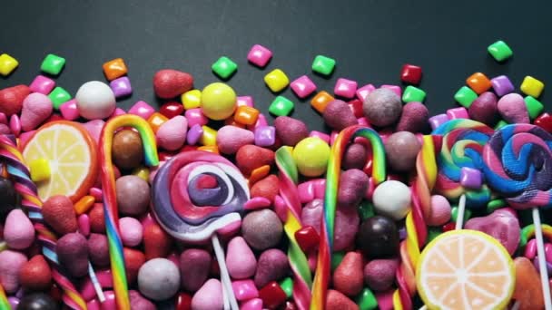 Un gruppo di palloncini colorati - Filmati, video
