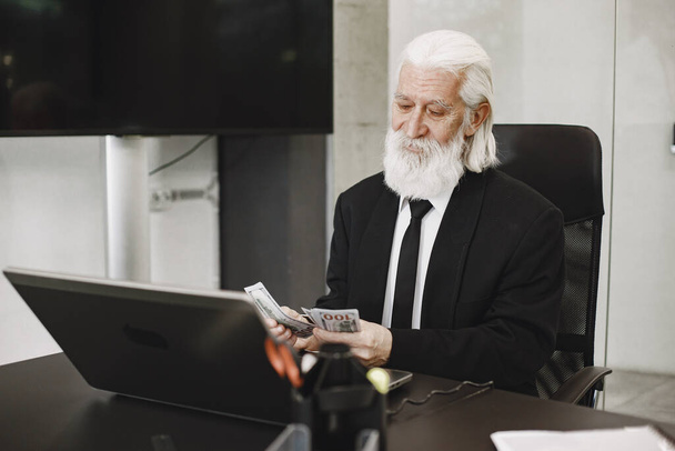 Handsome pensive mature businessman in formal suit - Valokuva, kuva