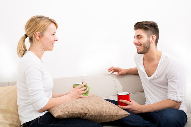Young couple flirting on the Sofa - Foto, afbeelding