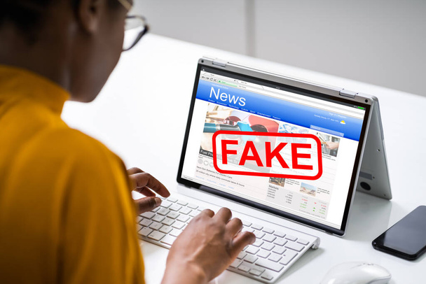 Woman Reading Fake News In Online Newspaper On Laptop - Фото, зображення