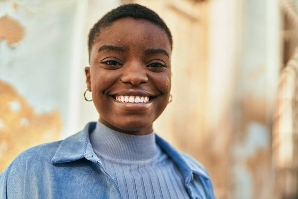 Young african american woman smiling happy standing at the city. - Fotografie, Obrázek