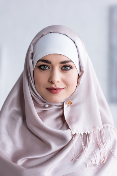 portrait of pretty muslim woman smiling while looking at camera - Φωτογραφία, εικόνα