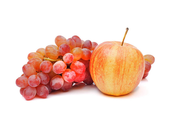 bunch of red grapes and yellow apple isolated on white background, full depth of field - Φωτογραφία, εικόνα
