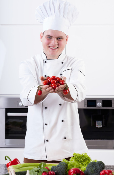 Smiling chef with vegetables - Foto, Imagem