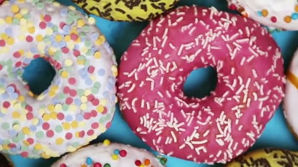 Eine Nahaufnahme von einem Donut - Filmmaterial, Video