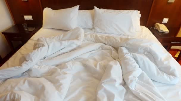 Ein Bett in einem Zimmer - Filmmaterial, Video