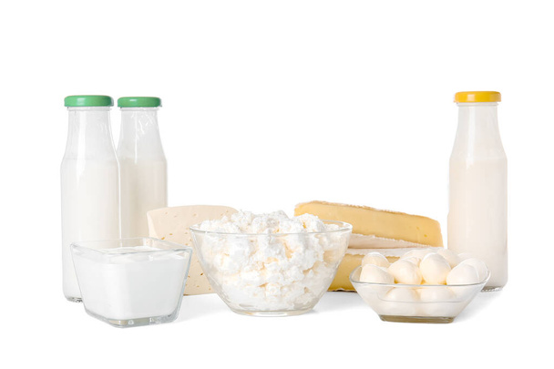 白い背景に異なる乳製品 - 写真・画像