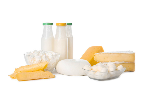 Різні молочні продукти на білому тлі
 - Фото, зображення