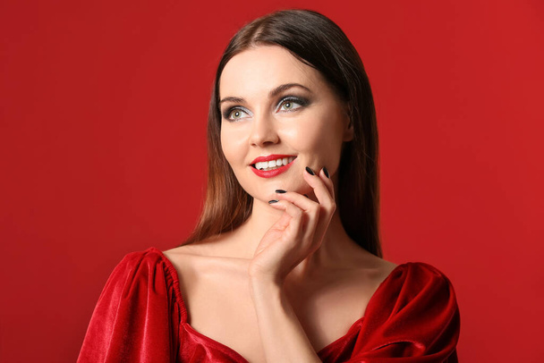 Young woman with beautiful manicure on color background - Foto, Imagem