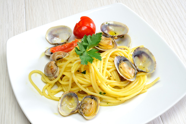Spaghetti mit Venusmuscheln und Miesmuscheln - Foto, Bild