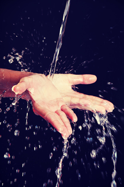 Water falling on female hands - Foto, Bild