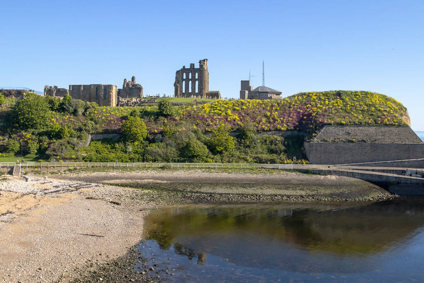 Tynemouth Priory and Castle overlooking the North Sea in Tynemouth, Tyne and Wear, Ηνωμένο Βασίλειο - Φωτογραφία, εικόνα