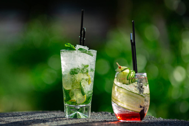 summer cocktails on green background - Фото, зображення
