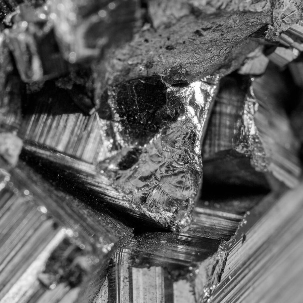 Detail minerálu pyritu - Fotografie, Obrázek