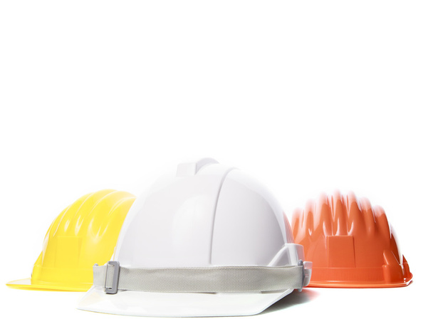 tři barevné ochranné přilby výstavby na bílé ba - Fotografie, Obrázek