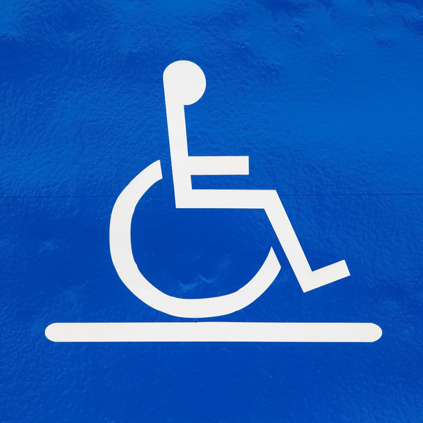 Panneau de stationnement pour handicapés
 - Photo, image
