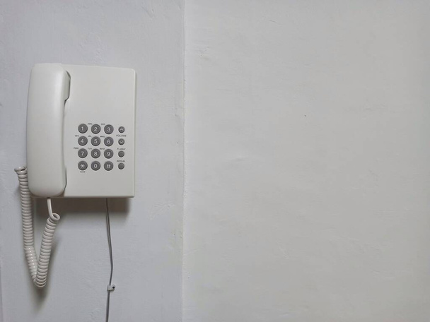 telefono dell'ufficio sull'ufficio della parete - Foto, immagini