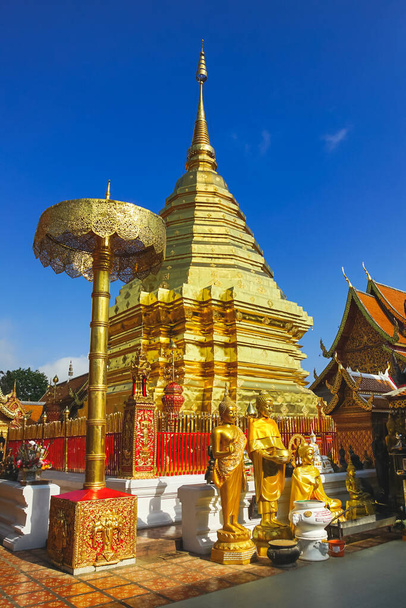 Dünyaca ünlü pagoda Phra Doi Suthep, Chiang Mai vilayetinde, Tayland. - Fotoğraf, Görsel