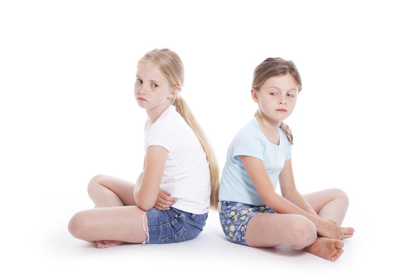 Duas meninas tendo um desentendimento
 - Foto, Imagem