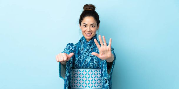 Woman wearing kimono over isolated background counting six with fingers - Fotografie, Obrázek