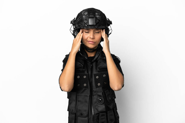 SWAT nő elszigetelt fehér háttér fejfájás - Fotó, kép