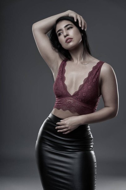 Hispanic plus size beautiful young woman on gray background - Foto, immagini