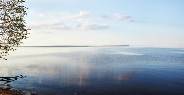 panoraama maisema joen rannalla auringonlasku - Valokuva, kuva