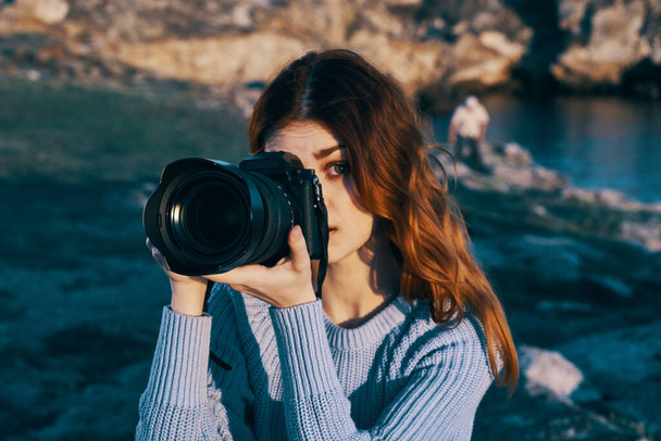 woman tourist holding  camera in nature - Фото, зображення