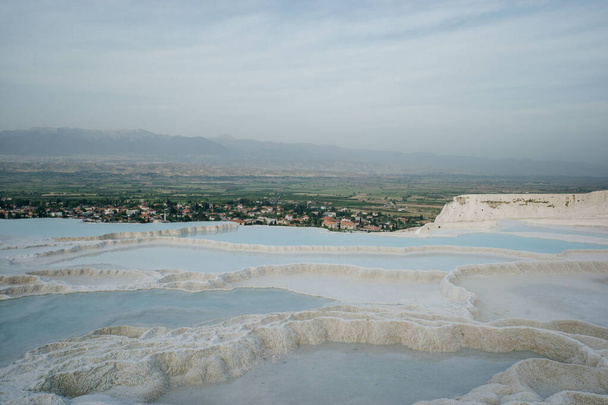 Natural travertine pools and terraces in Pamukkale. Cotton castle in southwestern Turkey. High quality photo - Foto, afbeelding