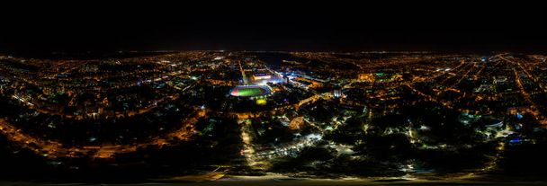 Stawropol, Russland. Luftaufnahme der Innenstadt bei Nacht. Panorama 360. Lichter der Stadt bei Nacht - Foto, Bild