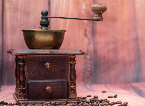 roasted Coffee beans and a vitage coffee grinder - Photo, image