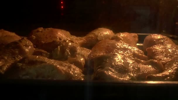 Hühnchen im Zeitraffer im Ofen gebacken - Filmmaterial, Video