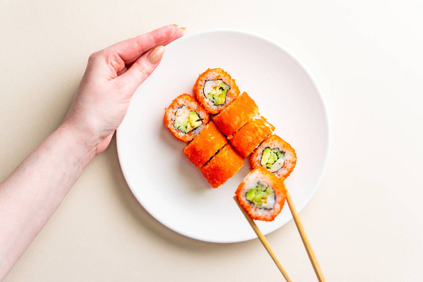 top uitzicht op klassieke Japanse voedsel sushi - Foto, afbeelding
