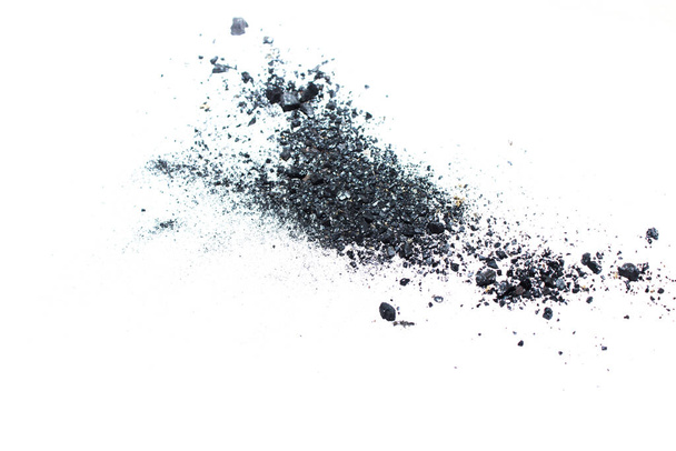 Απομονωμένη μαύρη σκόνη σε λευκό φόντο - Φωτογραφία, εικόνα