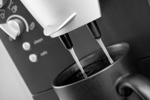 nalewanie kawy - Zdjęcie, obraz
