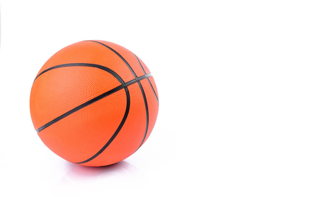 白地に孤立したオレンジバスケットボール - 写真・画像
