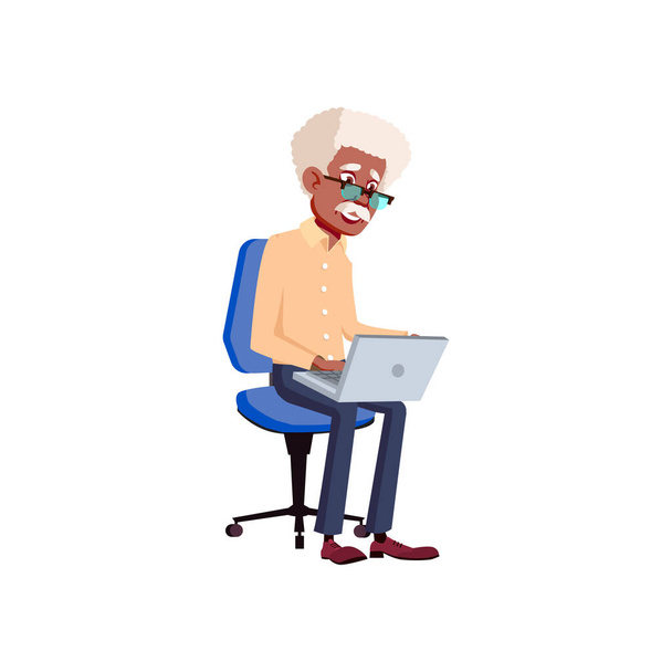 старик, играющий с друзьями на ноутбуке - Вектор,изображение