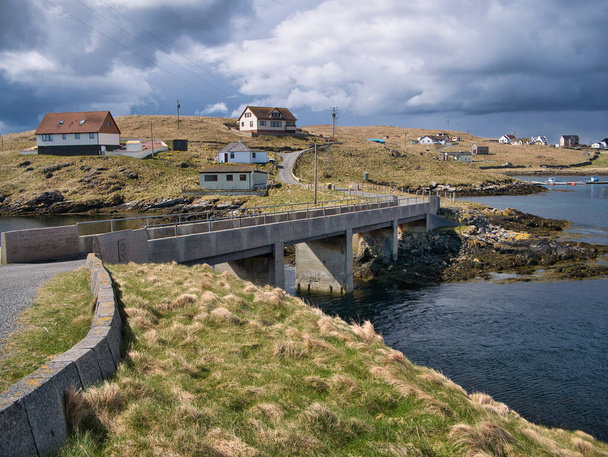 Uzak ada toplulukları Housay ve Bruray, İngiltere 'nin en kuzeyindeki Shetland, Out Skerries ada grubunda.. - Fotoğraf, Görsel