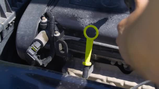 Limpeza do motor do carro com vapor - Filmagem, Vídeo