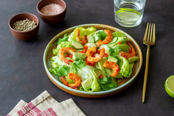 Salad with shrimp, cucumbers and avocado. Healthy eating. Vegetarian food - Photo, Image