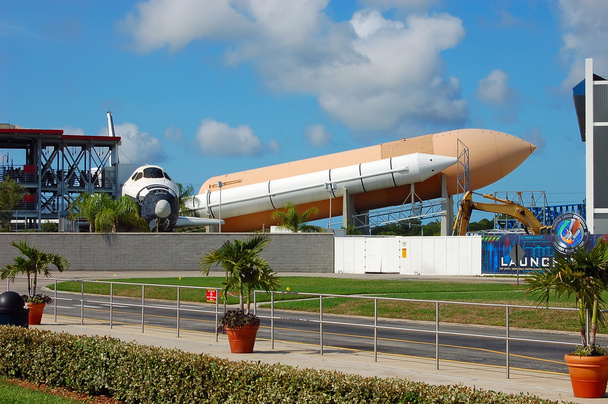 űrrepülőgép és rakéta-dob - Fotó, kép