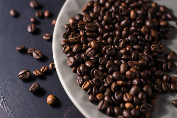 Coffee beans closeup background.Coffee beans in a plate. - Φωτογραφία, εικόνα