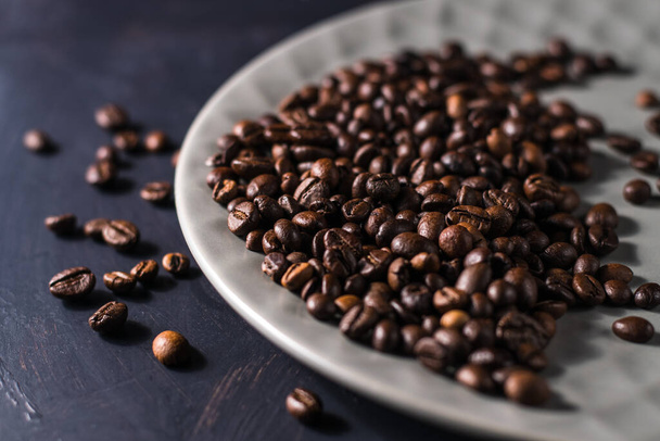 Coffee beans closeup background.Coffee beans in a plate. - Φωτογραφία, εικόνα