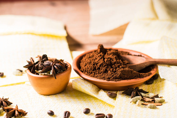 fragrant arabica coffee.Ground coffee and spices, star anise, cinnamon - Fotoğraf, Görsel