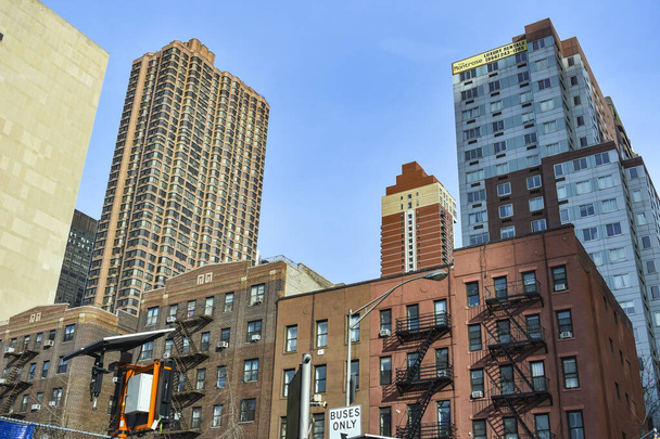 Πόλη κτίρια κατά τη διάρκεια της ημέρας στη Νέα Υόρκη - Φωτογραφία, εικόνα