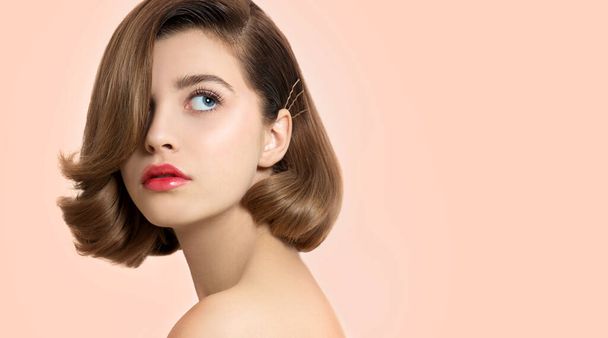 Beautiful young woman with clean perfect skin and bob hair. Portrait of beauty model with make up. Spa, skincare and wellness. Close up, background, copyspace. - Foto, Bild