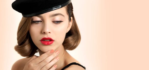 Beautiful young woman with clean perfect skin touching her face, Portrait of beauty model with classic make up and red lips, bob hair and beret hat. Retro style. - Fotografie, Obrázek