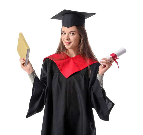 Vrouwelijke afgestudeerde student met diploma en boek over witte achtergrond - Foto, afbeelding