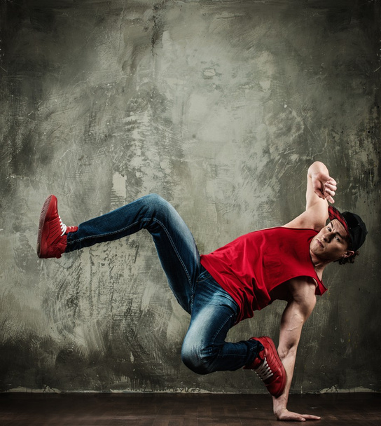porusza się człowiek tancerz Wyświetlono break-dancing - Zdjęcie, obraz